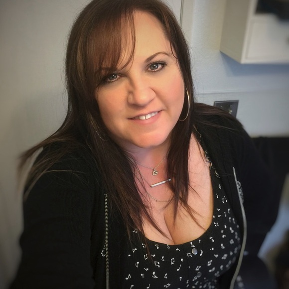 Meet your Posher, Lianne - Picture 2 of 3